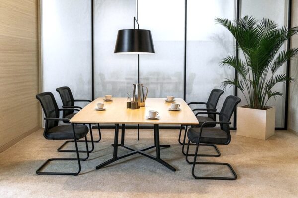 Konferenzstühle pw62 Freischwinger, quadratischer Tisch S34-F Konferenzstühle pw62 Freischwinger, quadratischer Tisch S34-F